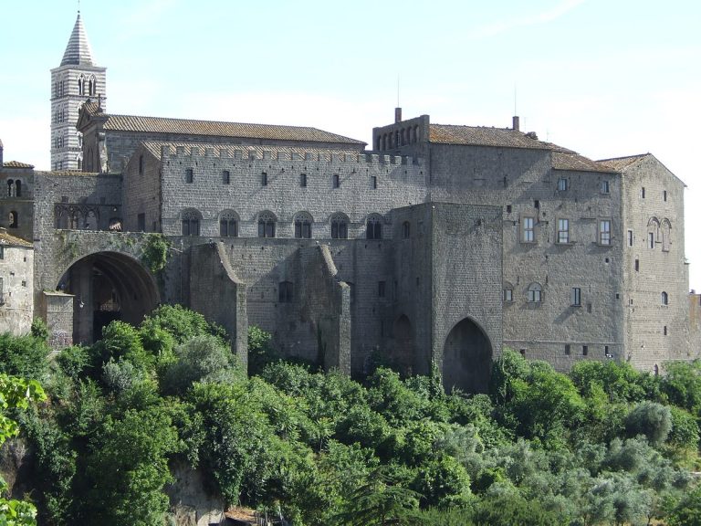 cosa-vedere-a-viterbo-palazzo-papi