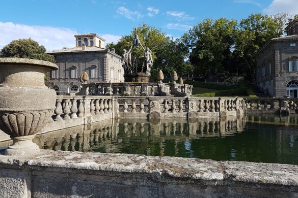 Fontana e giardino monumentale di Villa Lante a Bagnaia con le due palazzine rinascimentali